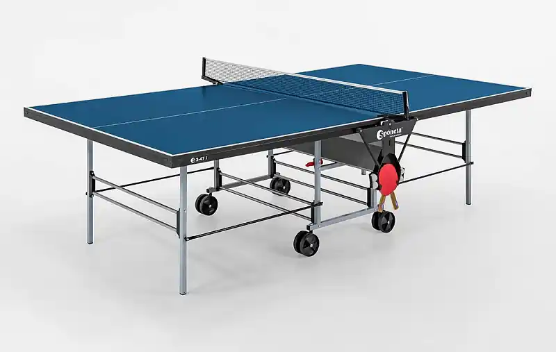 Poslední Šance Sponeta S3-47i stůl na stolní tenis vnitřní modrý, stůl lehce poškozený při přepravě - lehké poškození desky schované pod síťkou , druhé menší z vrchní části