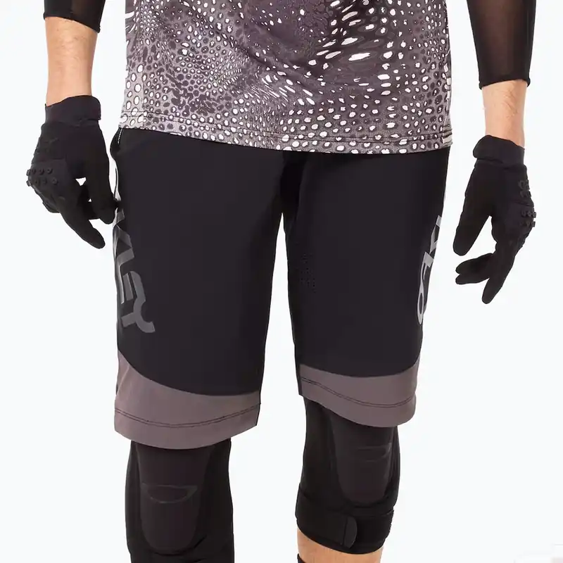 Odeslání Ihned Pánské cyklistické šortky Oakley Maven Scrub black/grey