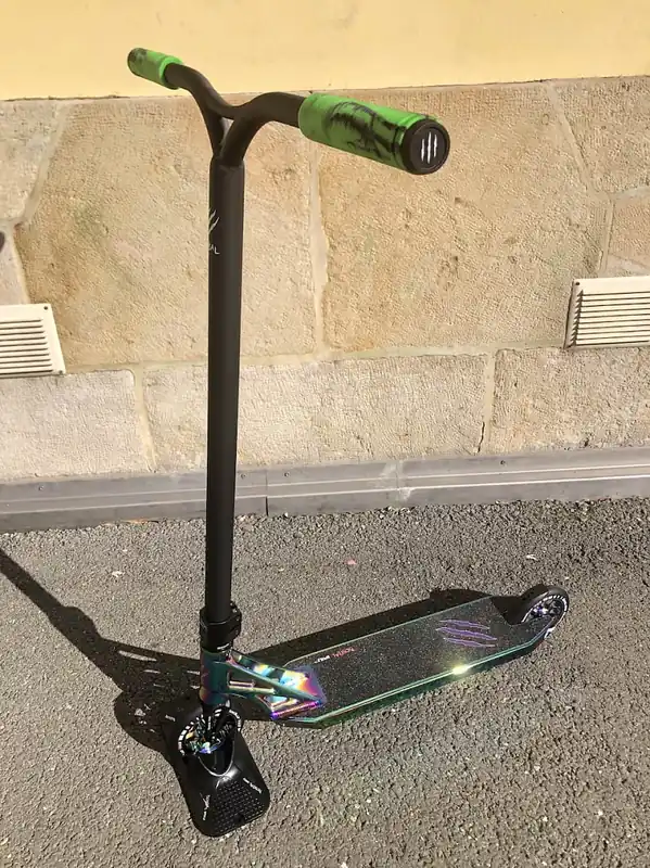 Dokud Zásoby Vydrží Custom freestyle koloběžka Bestial Wolf Duchemin Rainbow