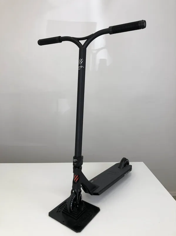 Freestyle koloběžka Bestial Wolf R12 Spark 460mm černá Objednat Nyní