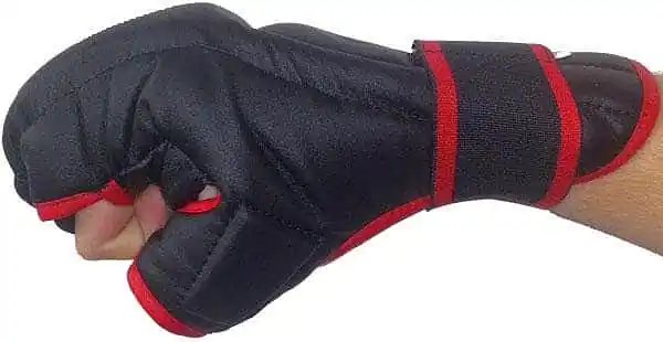 Bezpečná Platba Rukavice Kung-fu PU597 EFFEA velikost L, M, S, XL červeno/černé - Velikost M