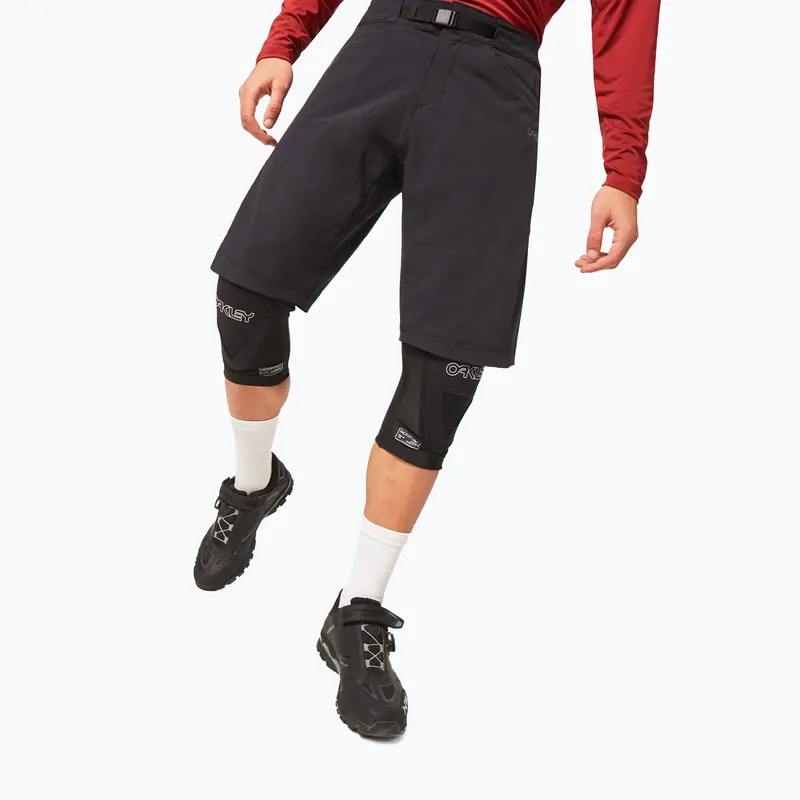 Cenově Výhodný Pánské kraťasy Oakley Drop In MTB Bike Shorts Black FOA403124