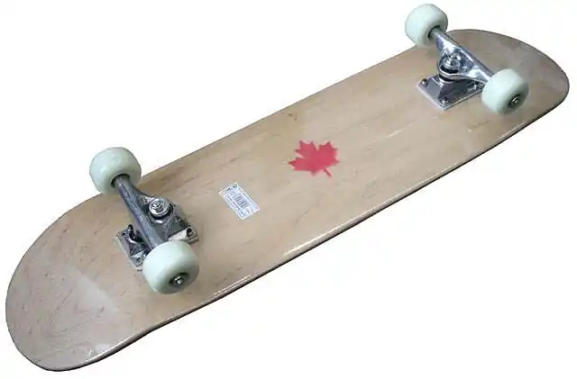 Skateboard závodní s deskou z kanadské překližky S3/3 Vysoce Kvalitní