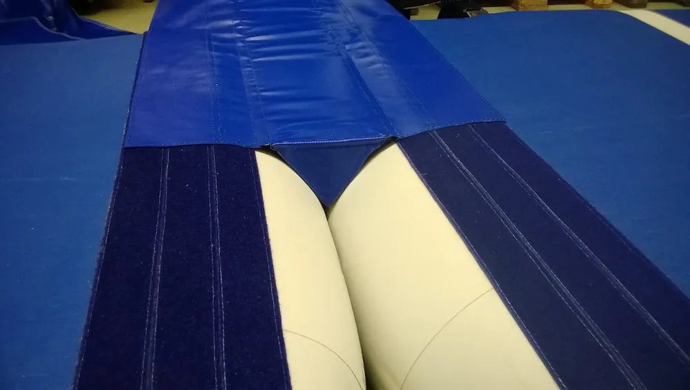 Nejlepší Volba Klín pro spojení nafukovacích žíněnek - rozměr 2,1 x 0,33 x 0,20cm